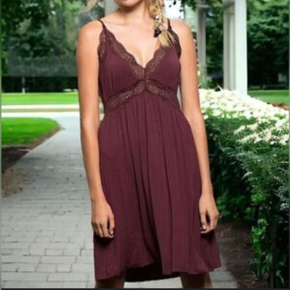 POL‎ Burgundy Lace-Trim Chemise Slip